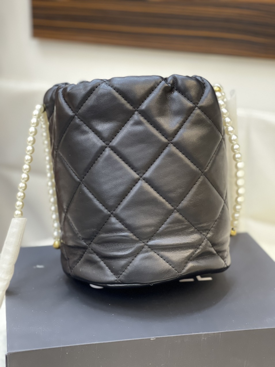 Túi Xách Chanel Drawstring Super Pearl String In Black Size 18cm